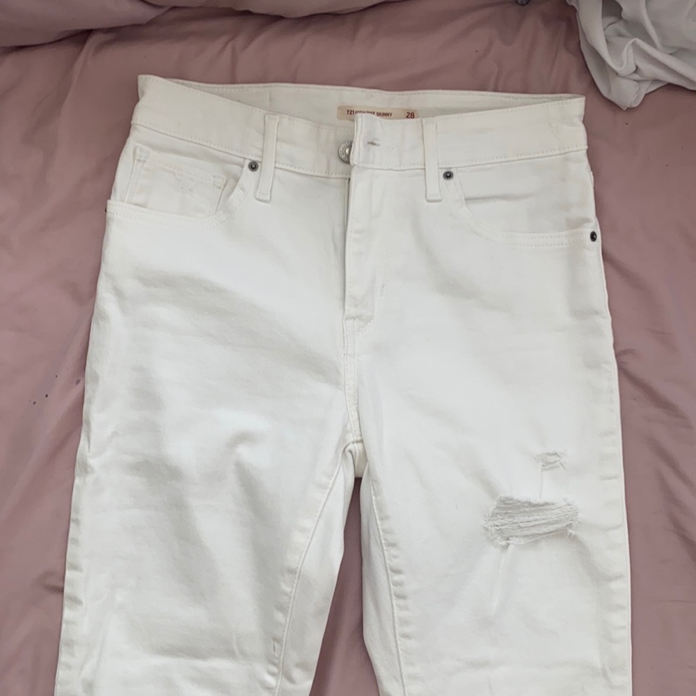 women’s Levi jeans